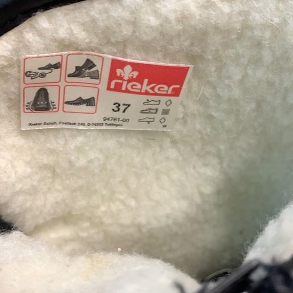 Rieker ladiea size 7 leather boot with buckles lined with Sheppa wool. - Picture 6 of 8